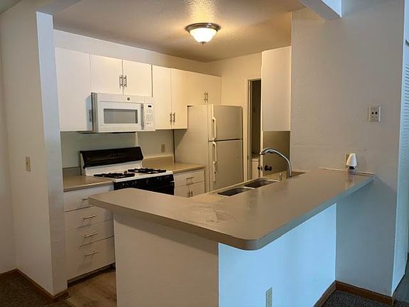 3rd image of 4686 N Park Ln #4686