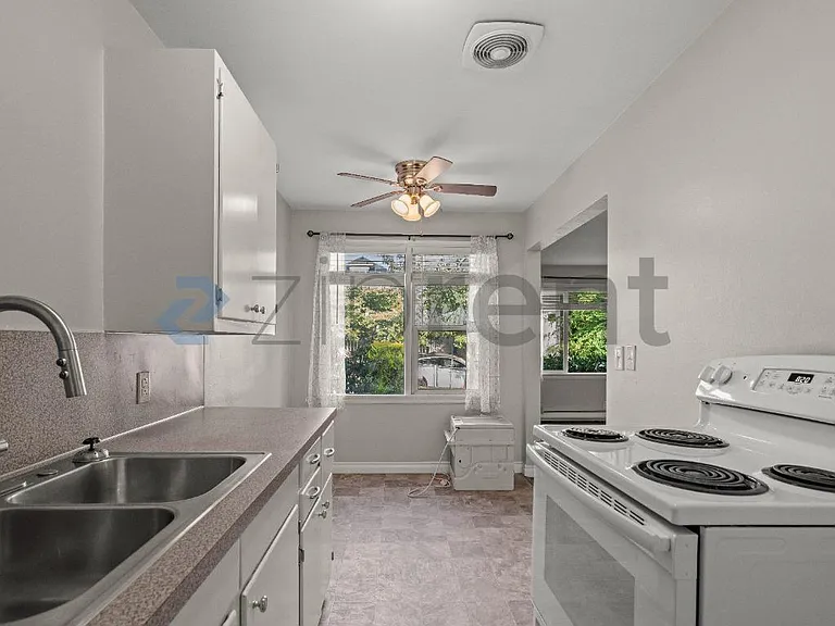 833 16th Ave — Photo 10