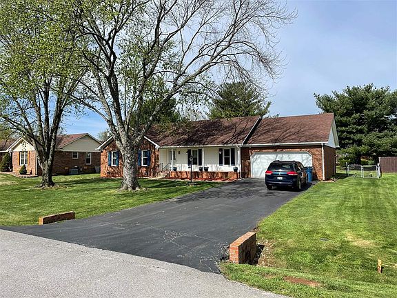 2nd image of 2907 Carriage Hill Dr