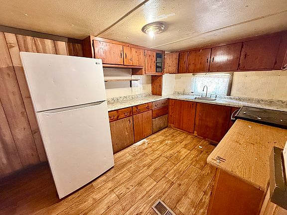 3rd image of 868 Southampton Rd #49
