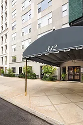 812 Fifth Avenue in Lenox Hill