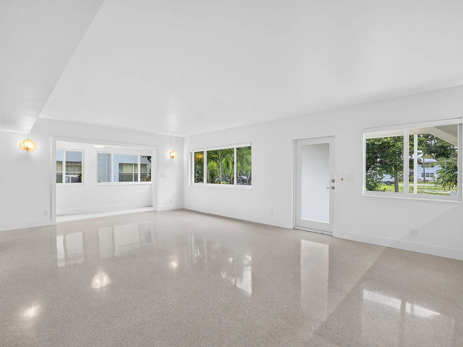 2 bed, 2.0 bath, 1367 sqft, $3,250 — Photo 2