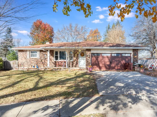 1980 N Fork Cir, Elgin, IL 60123