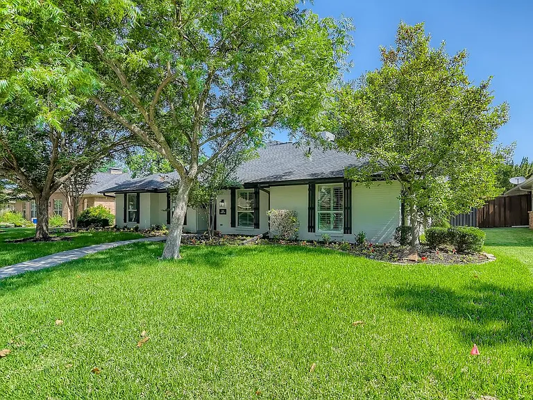 7323 Whispering Pines Dr — Photo 2