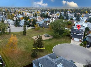 119 SW Pasadena Grn NE, Calgary, AB T1Y 6M9