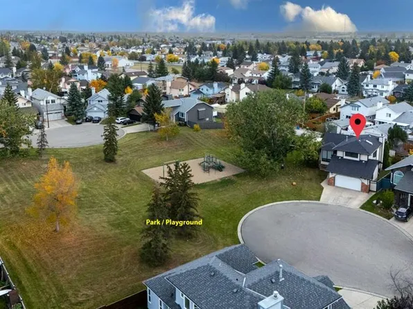 119 SW Pasadena Grn NE, Calgary, AB T1Y 6M9