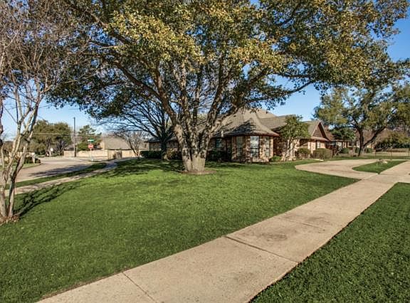 3rd image of 1702 Blain Dr