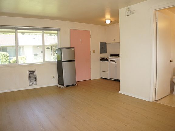 3rd image of 40 Northeast St