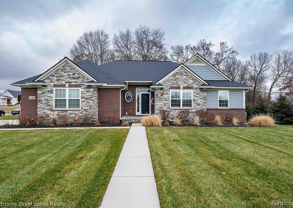 1126 Watersmeet Dr, Oxford, MI 48371 Zillow