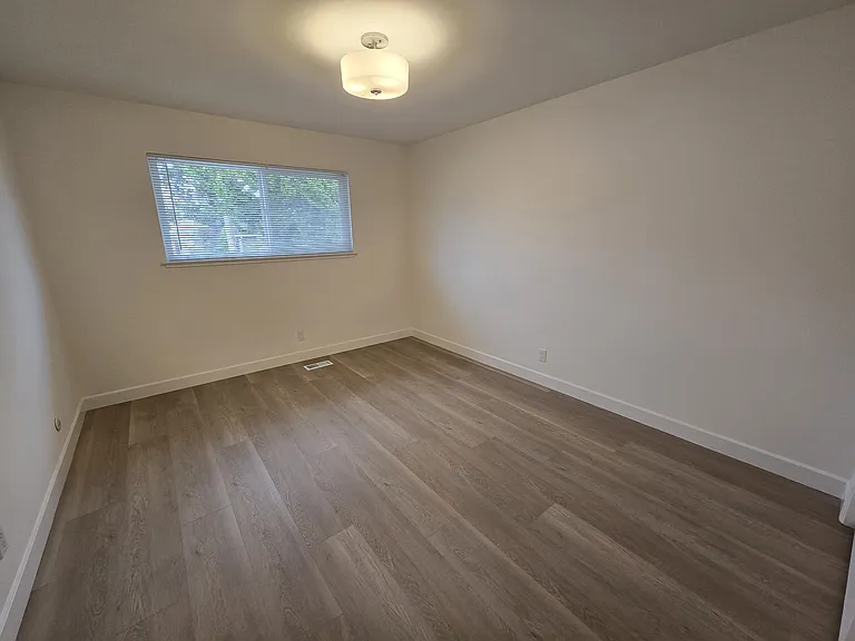 910 Academy Ave — Photo 14