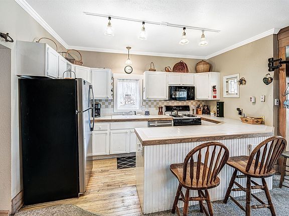 3rd image of 204 N Ridge Street