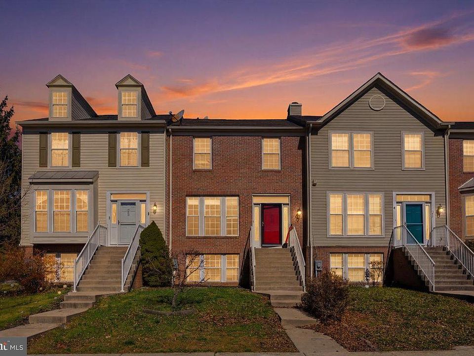 1st image of 202 Heritage Ct