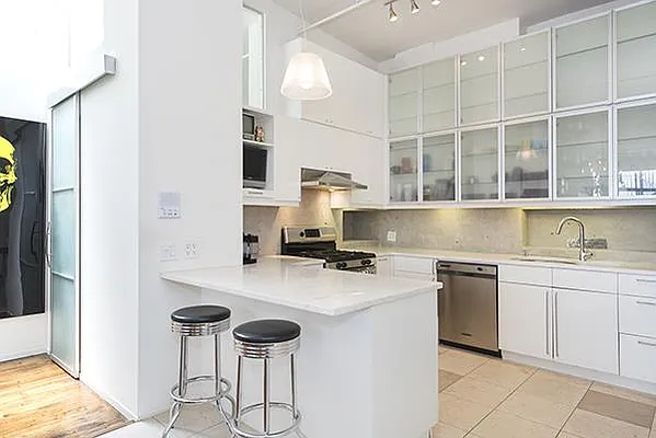 Sold by R New York | media 5