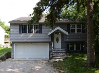 1381 Cary Rd, Algonquin, IL 60102