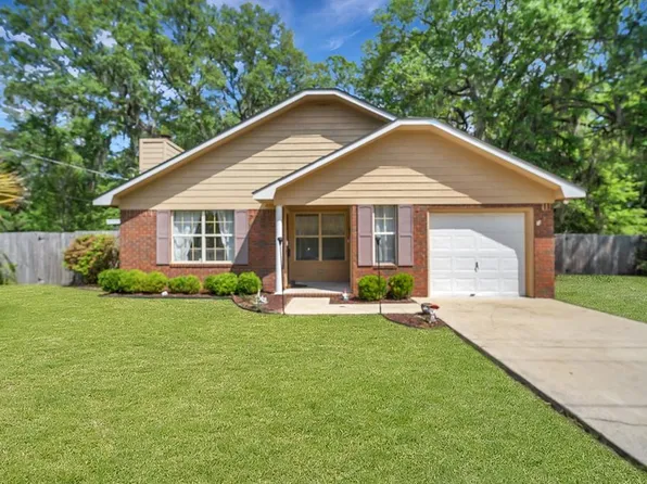 211 Jefferson Cir SE, Allenhurst, GA 31301