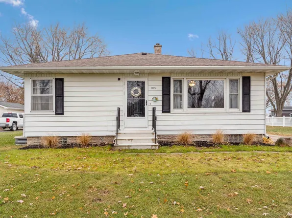 1175 Hawley St, Jesup, IA 50648
