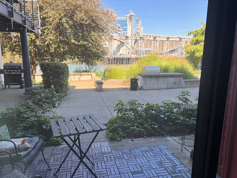 720 NW Naito Pkwy #D17 — Photo 5