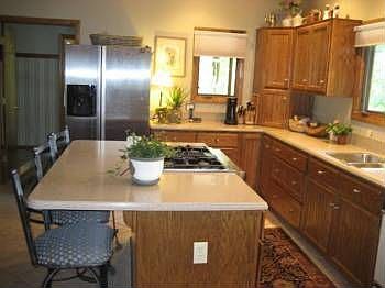 3rd image of 810 Riverbend Dr