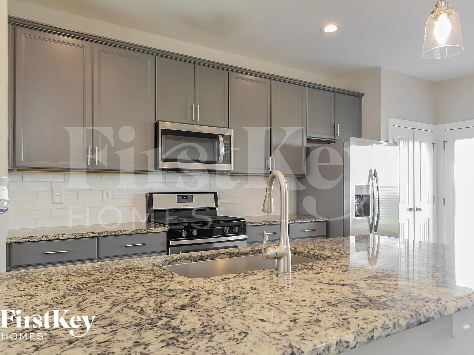 5 bed, 3.0 bath, 1833 sqft, $2,200 — Photo 4
