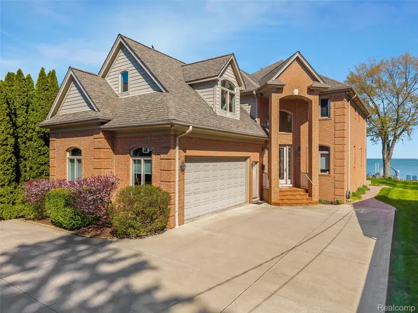 34330 Jefferson Ave, Harrison Township, MI 48045
