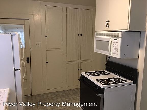 4th image of 106 1/2 B St
