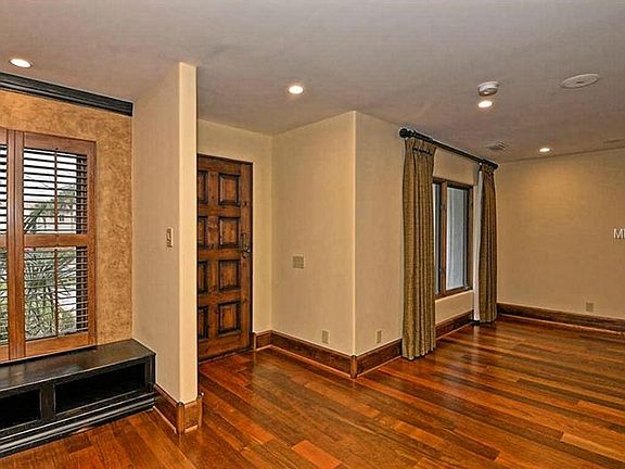 2nd image of 407 N Interlachen Ave #407