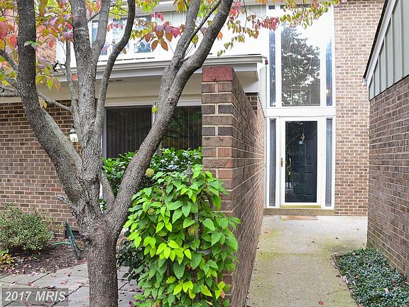3rd image of 2802 Oakton Manor Ct