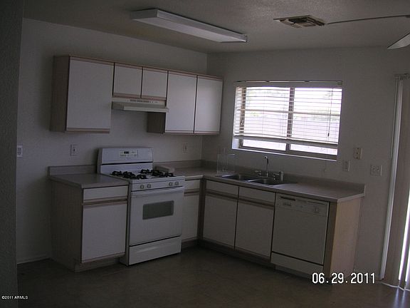 3rd image of 7951 W Mission Ln