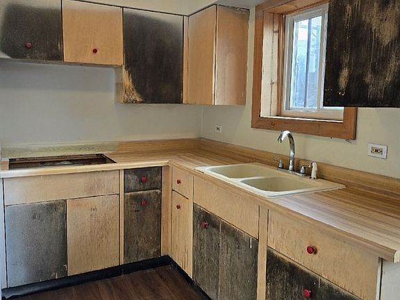 5th image of 1127 Erie St APT 3C
