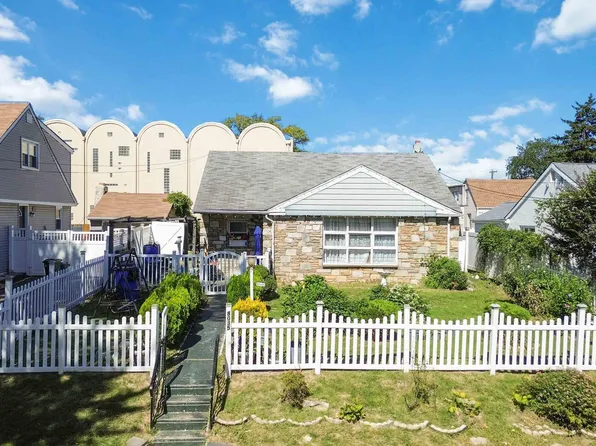 8035 Gilbert St, Philadelphia, PA 19150