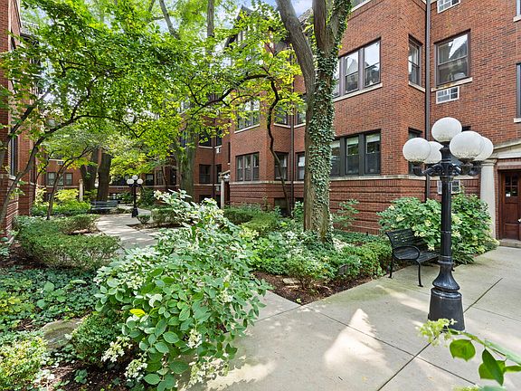 2nd image of 821 Lake St APT 2S