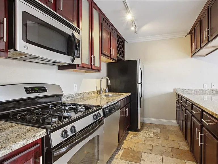 700 E 8th St #5B — Photo 2