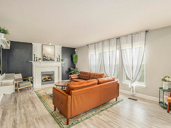 3rd image of 1870 Hollow Creek Dr SE