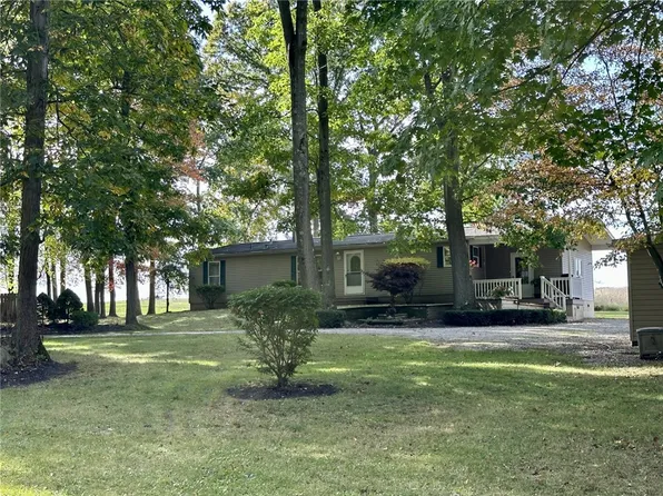 10163 Pine Rd, Conneaut Lake, PA 16316