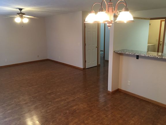 5th image of 8920 Venice Ln