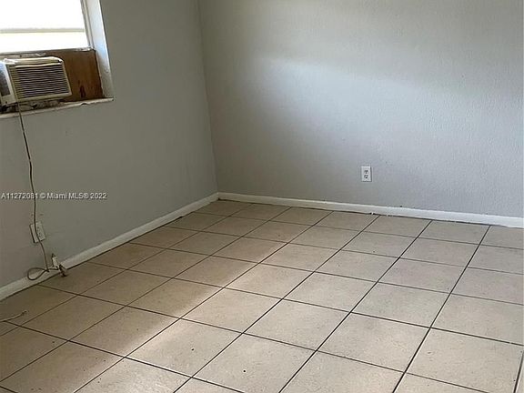 5th image of 929 NW 3rd Ave APT 4
