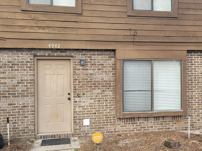 4942 Sanoma Vlg #E — Photo 1