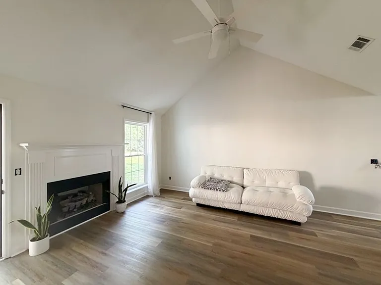 1731 Stone Pointe Dr — Photo 8