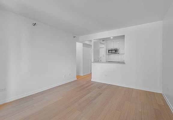 3rd image of 75 W End Ave APT C15d