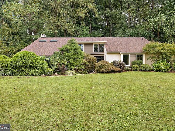 2nd image of 920 Saint Andrews Dr