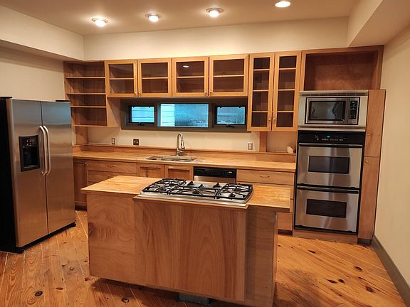 3rd image of 1504 Oak Heights Dr APT A