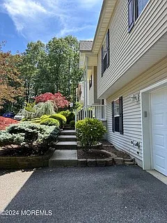 1375 Larchmont Ave — Photo 21