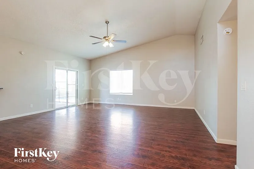 3 bed, 2.0 bath, 1442 sqft, $2,030 — Photo 4