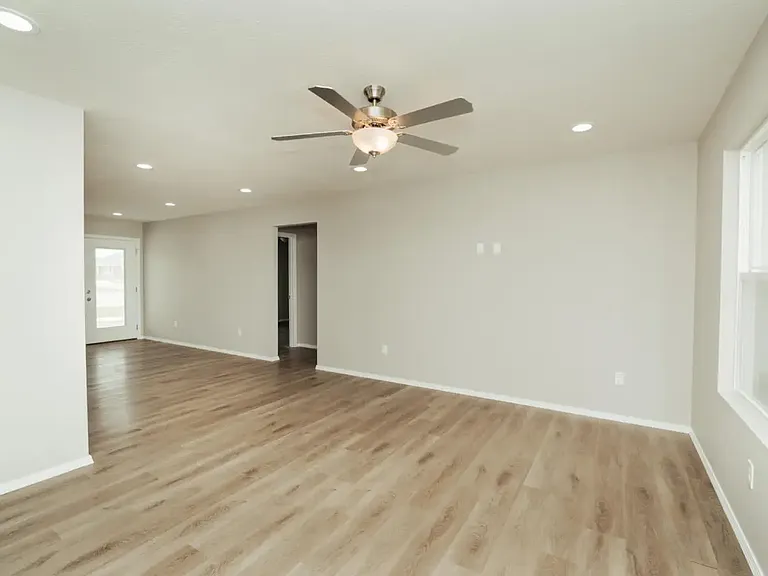 1371 E Macon St — Photo 2