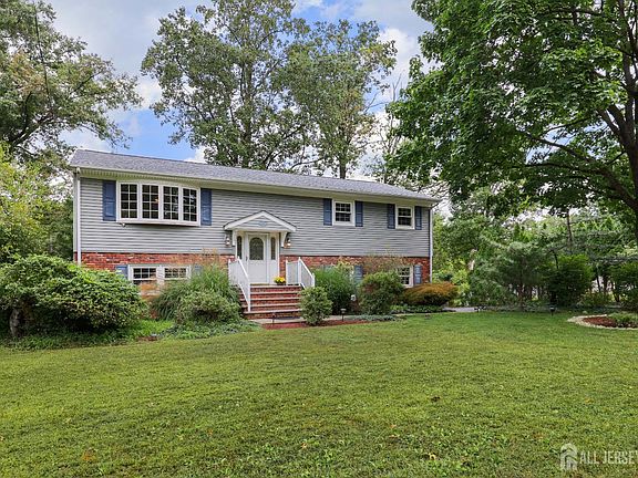 3rd image of 1465 Thomas Ave