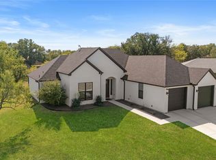 210 Bartlett Ct, Runaway Bay, TX 76426