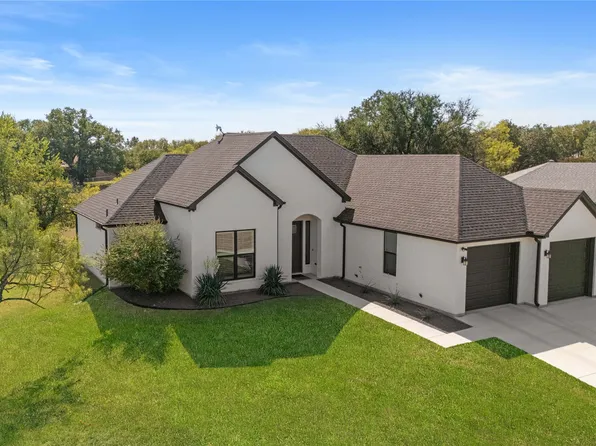 210 Bartlett Ct, Runaway Bay, TX 76426