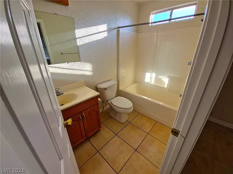 1040 Marne Ct #D — Photo 8