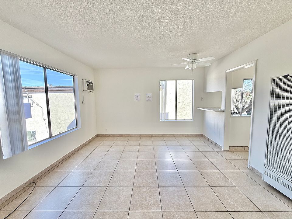 1st image of 14143 Delano St APT 4