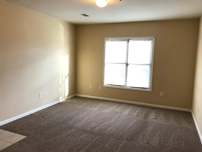 730 Bassett Dr — Photo 2